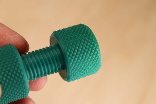 pic-knurled-bolt